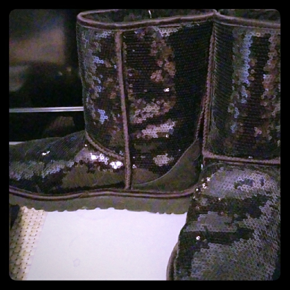 Black sparkle Uggs